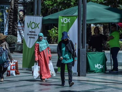 Un puesto de Vox en el centro de Ceuta durante la campaña del 26-M.