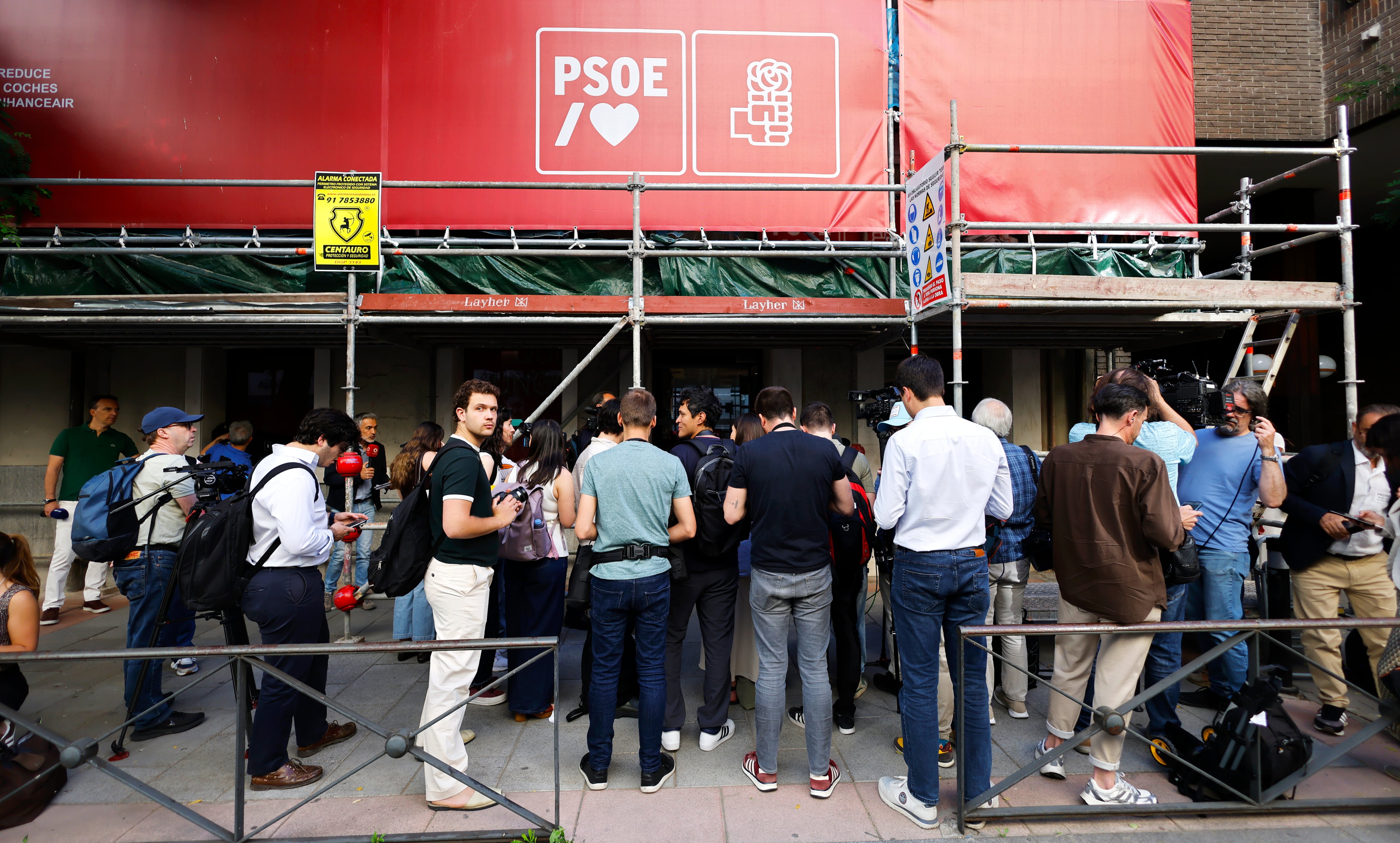 El juez Pedraz rechaza imputar “en este momento” al PSOE en el ‘caso Leire Díez’, como pedía el PP