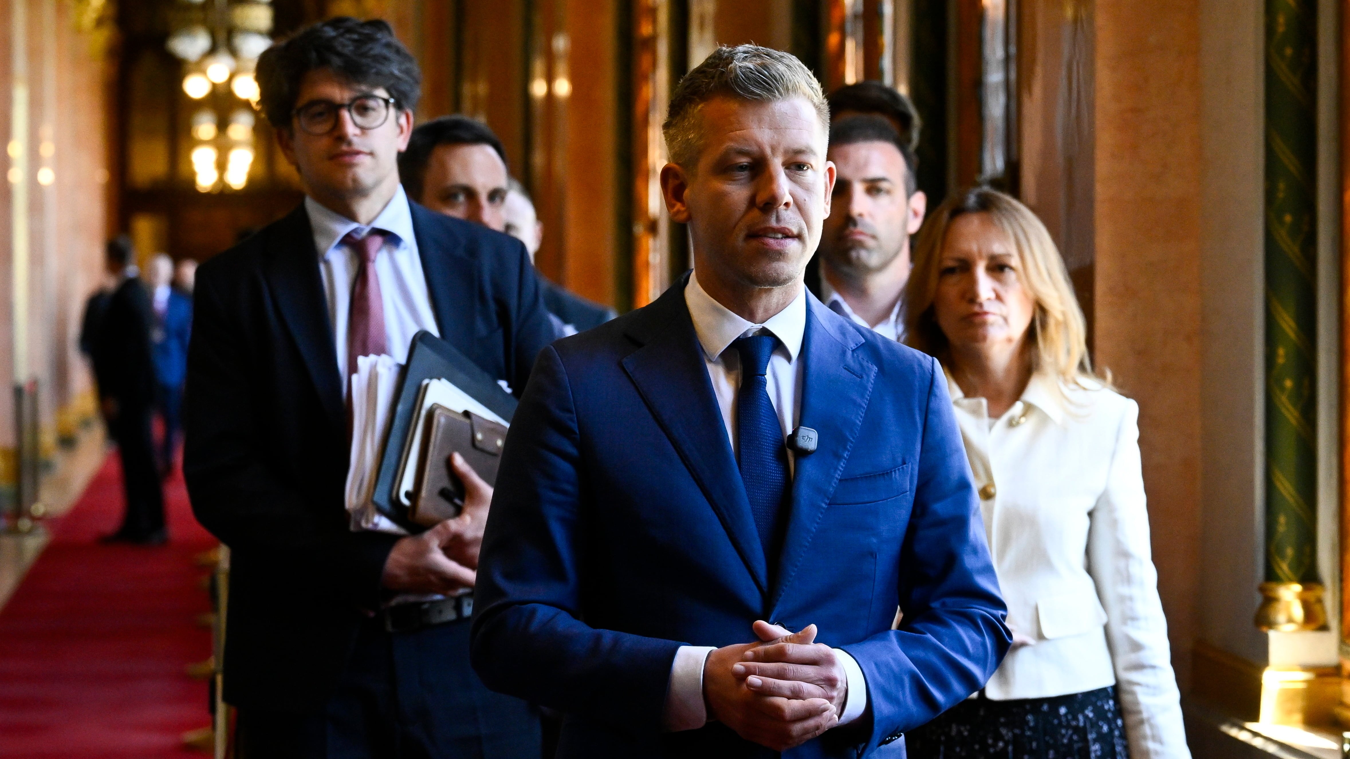 Magyar denuncia la destrucción de documentos confidenciales del Gobierno de Orbán