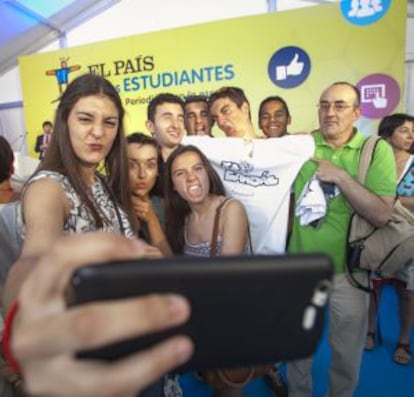 Algunos de los alumnos en la ceremonia de entrega.