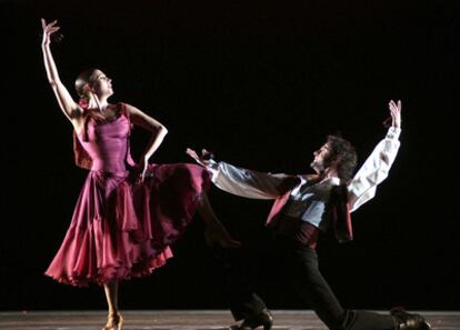 Aída Gómez y Christian Lozano, durante la gala de fin de año en el Teatro Real.