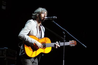 Actuaci&oacute;n del m&uacute;sico gallego Xoel L&oacute;pez, durante la V Edici&oacute;n de los Premios de la M&uacute;sica Independiente.