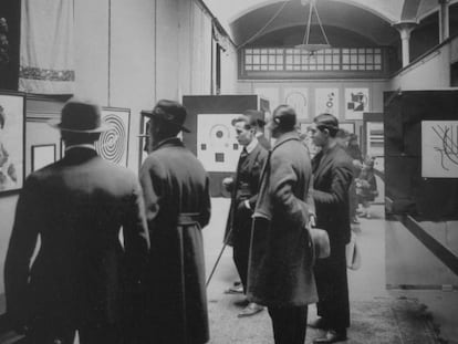 Exposició de Picabia a les Dalmau (1922). A baix, portada del catàleg de l'exposició de Dalí (1925).