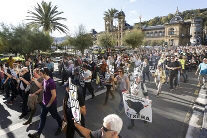 Manifestaci&oacute;n a favor de los presos de ETA en San Sebasti&aacute;n.