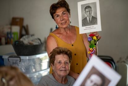 Carmen Carreras Béjar, secretaria de la ACVSSR, y Benita Navacerrada, símbolo de la reivindicación de la memoria histórica. 