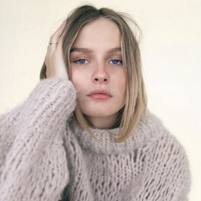 ¿Quién es? Olivia DeJonge (22). ¿De qué te suena? De la serie The Society en Netflix y la película de terror de M. Night Shyamalan La visita. ¿Por qué 2021 será su año? Porque acabará con todo el stock de laca y eyeliner al meterse en la piel de Priscilla Presley en la adaptación de la obra y milagros del Rey del Rock que rueda en estos momentos Baz Luhrmann (Moulin Rouge). Tom Hanks y Austin Butler, otro joven a tener en cuenta como Elvis, completan el reparto.