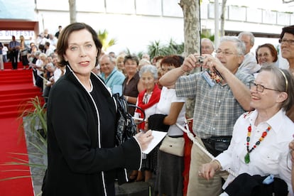 Sylvia Kristel firmando autógrafos en un festival en Francia en 2008.