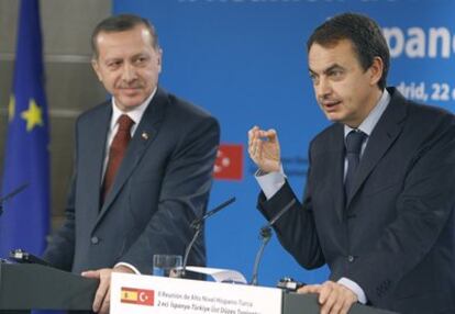 El presidente del Gobierno español, José Luis Rodríguez Zapatero, y el presidente de Turquía, Recep Tayyip Erdogan, durante la rueda de prensa que han ofrecido tras la II Reunión de Alto Nivel hispano- turca que ha tenido lugar esta mañana.