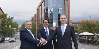 José Luis Manzanares, CEO de Ayesa (centro) con Germán García Llamazares y Javier De Miguel, fundadores de M2C.