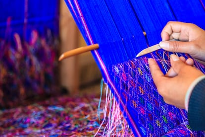 Detalle de los tejidos brocados tradicionales de Bután.