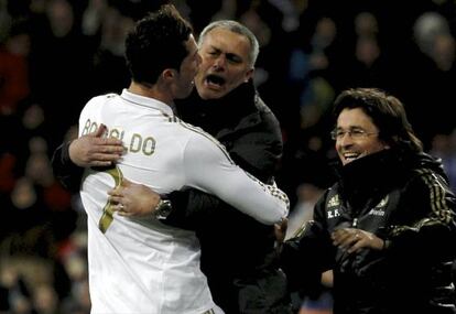 Cristiano Ronaldo celebra con Mou uno de sus goles ante el Levante