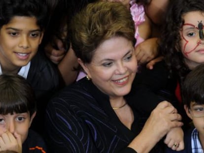 La presidenta brasile&ntilde;a, Dilma Rousseff, durante las celebraciones de navidad, hoy en el Palacio presidencial 