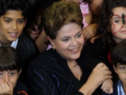 La presidenta brasile&ntilde;a, Dilma Rousseff, durante las celebraciones de navidad, hoy en el Palacio presidencial 