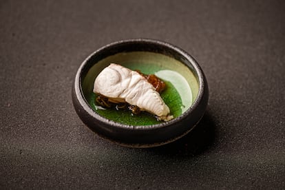 Plato de 'shioyaki' (pescado a la brasa) de rodaballo. Imagen proporcionada por el restaurante Sen Omakase.