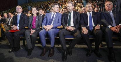 El presidente del Gobierno, Pedro Sánchez y la ministra de Turismo, Reyes Maroto, en el Foro Exceltur.