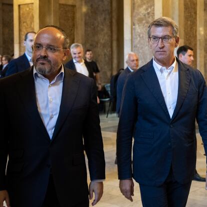 El presidente del Partido Popular, Alberto Núñez Feijóo, tras mantener una reunión con los miembros del Grupo Parlamentario Popular en el Parlament de Cataluña. Foto: Gianluca Battista