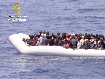 Algunos de los 526 inmigrantes rescatados por la Guardia Civil el pasado 31 de mayo al sur de la isla de Lampedusa (Italia).