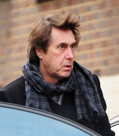 El músico Bryan Ferry, durante un paseo por Londres en enero de 2009.