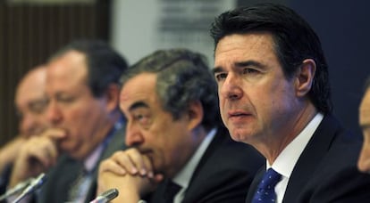 En primer plano, el ministro de Industria, José Manuel Soria.