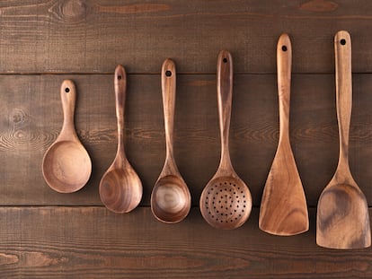 Utensilios de madera para la cocina.