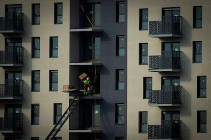 En la foto, la construcción de un bloque de viviendas en Cuatro Vientos, Madrid.