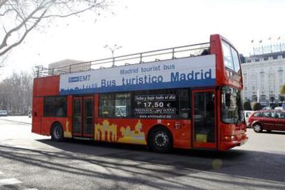 Un autobús turístico, hasta ahora operado por la Empresa Municipal de Transportes.