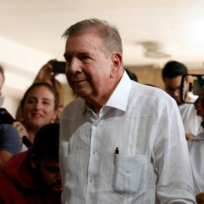 FILE PHOTO: Venezuelan opposition presidential candidate Edmundo Gonzalez looks on on the day he casts his vote in the country's presidential election, in Caracas, Venezuela July 28, 2024. REUTERS/Leonardo Fernandez Viloria/File Photo