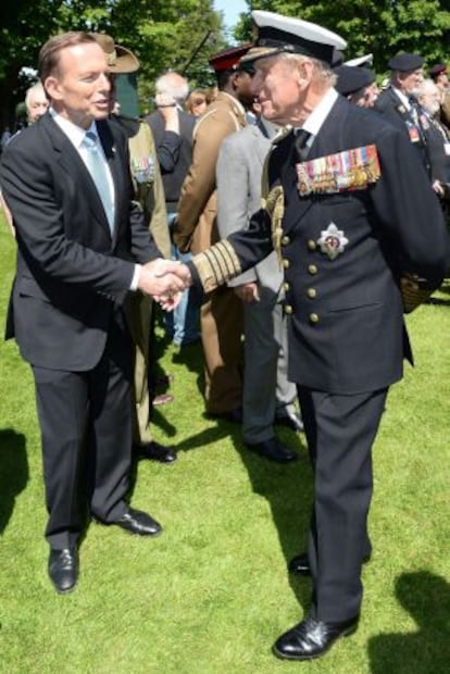 El primer ministro australiano Tony Abbott junto al duque Felipe de Edimburgo.