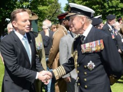 El primer ministro australiano Tony Abbott junto al duque Felipe de Edimburgo.