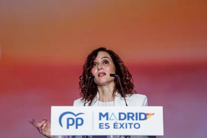 La presidenta de la Comunidad de Madrid Isabel Díaz Ayuso inaugura la tercera jornada 'Popular', 'La persona en el centro', en el Auditorio Joaquín Rodrigo de Las Rozas, Madrid, este viernes.