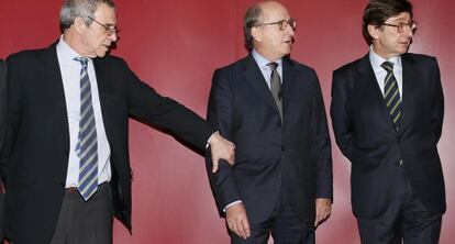 Desde la izquierda, Alierta, Brufau y Goirigolzarri, en el debate en el Casino de Madrid. 