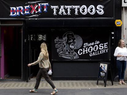 La tienda de tatuajes 'Brexit tatoos' en el centro de Londres.