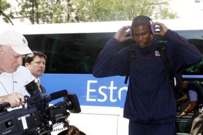 Kevin Durant, la gran figura de la selección estadounidense, ayer a la llegada a Madrid.