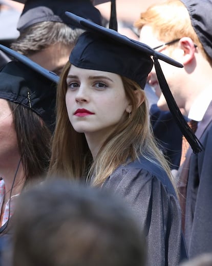 Em 25 de maio de 2014, Emma Watson se formou em Literatura Inglesa pela Universidade de Brown. A atriz tinha freado sua atividade profissional nos últimos anos para se dedicar à faculdade.