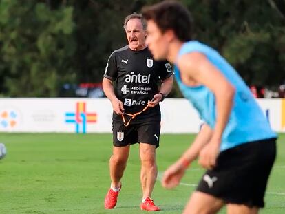 Óscar Ortega, durante un entrenamiento de la selección uruguaya.