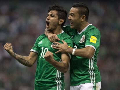 El Tecatito Corona celebra su gol frente a Canadá.