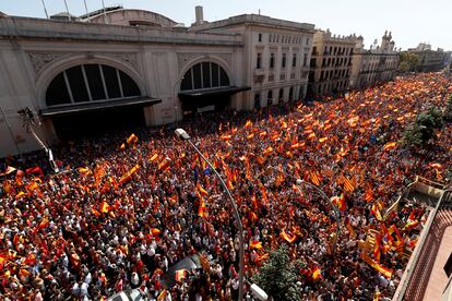 Manifestación en defensa de la Constitución y la unidad de España, en Barcelona el 8 de octubre de 2017. 