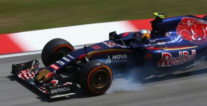 Carlos Sainz, durante los entrenamientos libre en Sepang