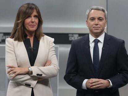 Los presentadores del debate, Ana Blanco y Vicente Vallés.