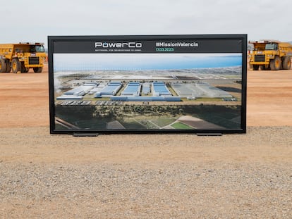 Imagen virtual de la gigafactoría de Sagunto sobre los terrenos en los que se levantará la planta.