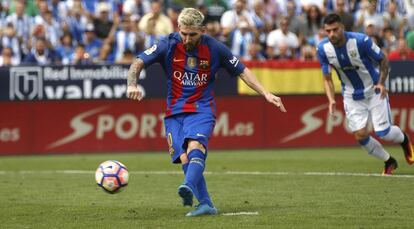 Messi marca de penalti el s&aacute;bado ante el Legan&eacute;s.