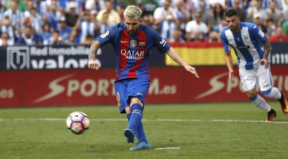 Messi marca de penalti el s&aacute;bado ante el Legan&eacute;s.