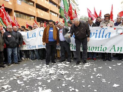 Rompiendo platos por el empleo