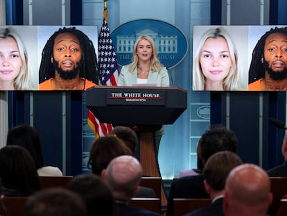 Karoline Leavitt en conferencia de prensa con las imágenes de Iryna Zarutska y Decarlos Brown Jr., su asesino.