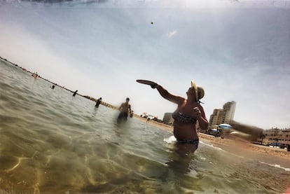 'Bola de partido en una playa del Mediterráneo'. Verano de 2023. 