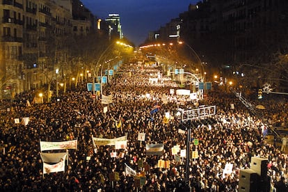 Protesta histórica en Barcelona contra la guerra de Irak el 15 de febrero de 2003. El Ayuntamiento cifró entonces la participación en 1,3 millones de personas.