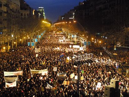 Protesta histórica en Barcelona contra la guerra de Irak el 15 de febrero de 2003. El Ayuntamiento cifró entonces la participación en 1,3 millones de personas.