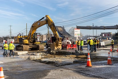 Construction workers on Dekalb Pike