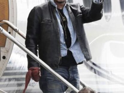 Johnny Depp em sua chegada à Austrália.
