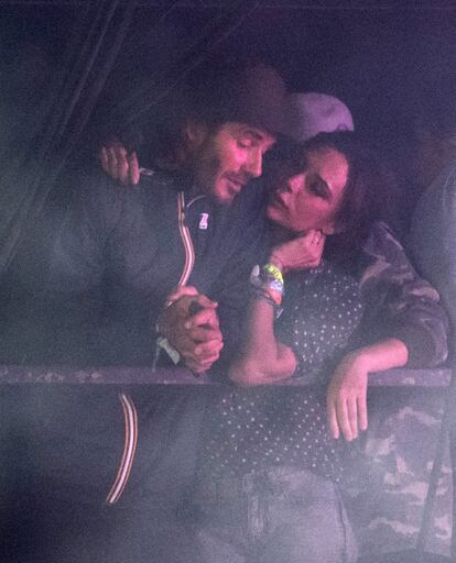 Al matrimonio Beckham se le vio muy acaramelado mientras disfrutaron del concierto de Ed Sheeran, cantante británico encargado de cerrar el festival de Glastonbury de este año.